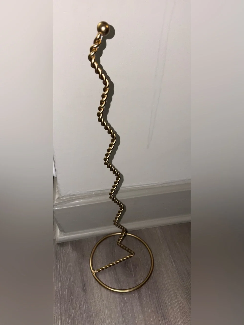 Decorative Twisted Metal Floor Stand in Brass Tone